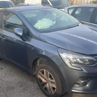 RENAULT CLIO ZEN 2021 INCIDENTATA
