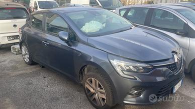 RENAULT CLIO ZEN 2021 INCIDENTATA