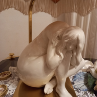 Lampada con scultura