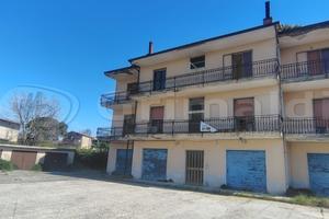 Fabbricato indipendente residenziale e commerciale