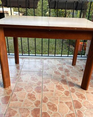 Tavolo in legno