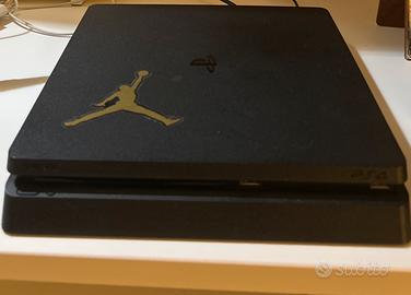 PS4 1TB CON GIOCHI (SENZA GIOCHI TRATTABILE)