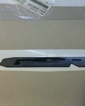 ADESIVO EMBLEMA GSR 600 07-10 SUZUKI 68191-44G00-D