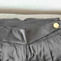 PANTALONE NERO CON BOTTONI ORO