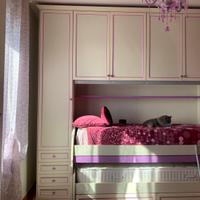 Cameretta con 2 letti, scrivania, ponte