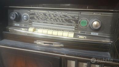 Mobile stereo anche con radio  dell'800