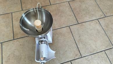 Macchina passapomodoro e tritacarne professionale