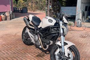 Monster 696