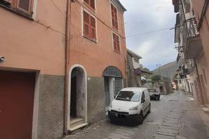 Casa indipendente di 150 m² con più di 5 locali a 