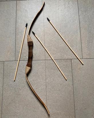 Arco con frecce in legno e punta di gomma