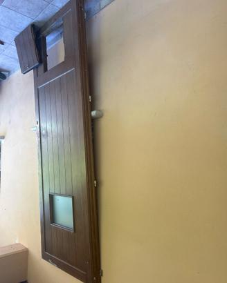 Porta blindata con sportella per cani
