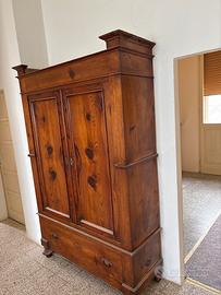 Armadio rustico in legno massello