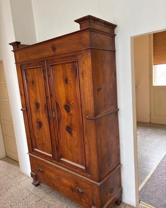 Armadio rustico in legno massello