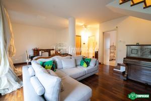 APPARTAMENTO ALL'ULTIMO PIANO CON BOX E CANTINA