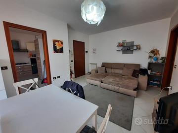 Polesella, quadrilocale arredato con garage