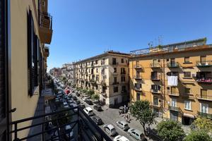 5 LOCALI A NAPOLI