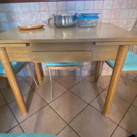 Tavolo cucina con sedie