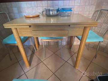 Tavolo cucina con sedie