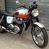 TRIUMPH BONNEVILLE T100 ANNIVERSARY