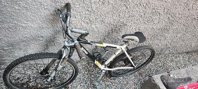 Bici Decathlon da sistemare + seconda bici omaggio
