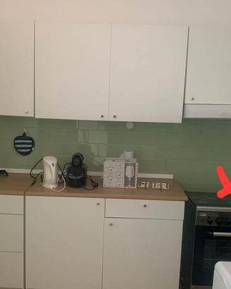 cucina con forno e fuochi 