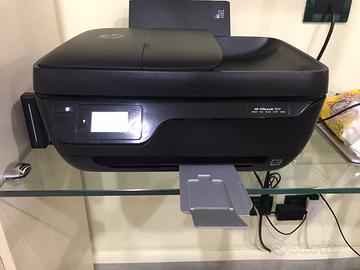 Stampante HP OfficeJet 3830 con scorta di cartucce