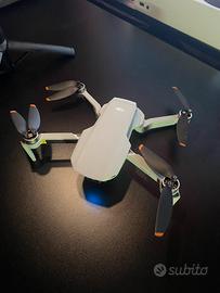 Dji mini 2 fly more combo con 6 BATTERIE