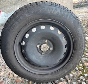 Gomme da neve Pirelli con cerchio in ferro