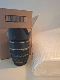 Canon EF-S 17-85mm f/4-5.6 IS USM con paraluce