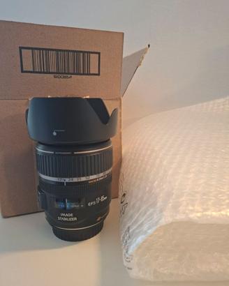 Canon EF-S 17-85mm f/4-5.6 IS USM con paraluce
