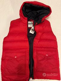 Piumino smanicato con cappuccio