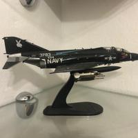 Areomodello F4 Phantom HM nero in metallo 1:72