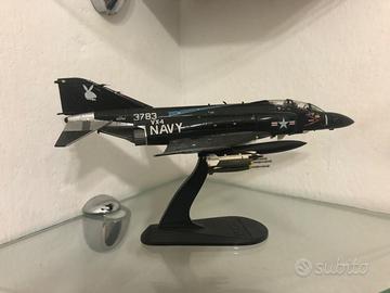 Areomodello F4 Phantom HM nero in metallo 1:72