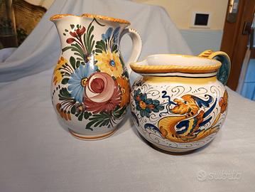 Coppia di brocche in ceramica artistica