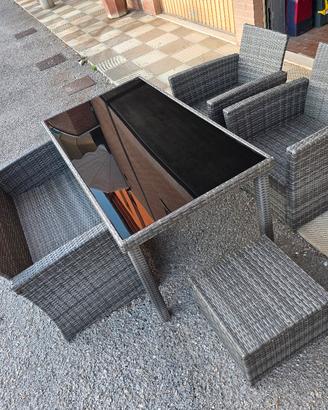 tavolo vetro e rattan con poltrone