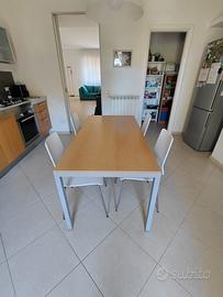 Tavolo da cucina con 4 sedie
