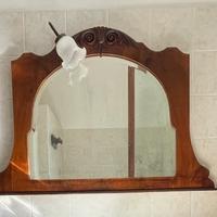 Specchio con cornice in legno e porta-lampadina