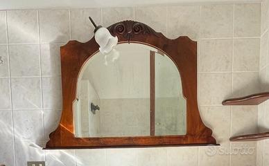 Specchio con cornice in legno e porta-lampadina