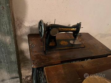 macchina da cucire Singer anni 50