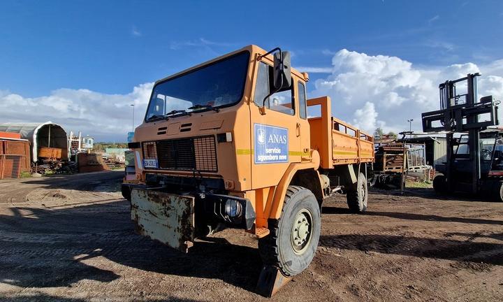 Iveco acm 90 con di attacco lama neve