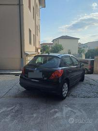 Peugeot 207 perfetta per neopatentati