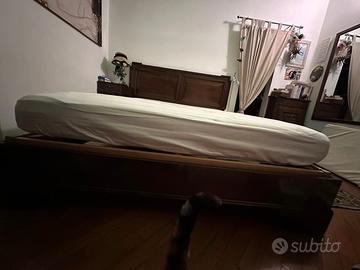 Letto matrimoniale antico