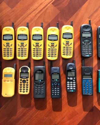 Cellulari vintage anni '90 (prezzo a seconda del