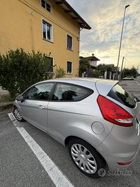 FORD FIESTA 2011 ( adatta a neopatentati)