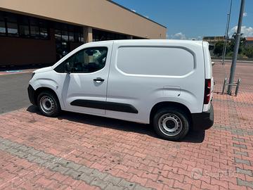 Peugeot partner 1.5 diesel 3 posti full optional
