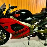 Aprilia Tuono RSV 03 pronto pista ma anche strada