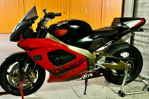 Aprilia Tuono RSV 03 pronto pista ma anche strada