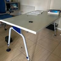 Arredamento ufficio. Scrivania robusta e moderna