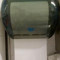 2 dispenser marca PIPPO porta rotoloni