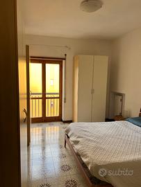 Ampia e luminosa stanza in appartamento